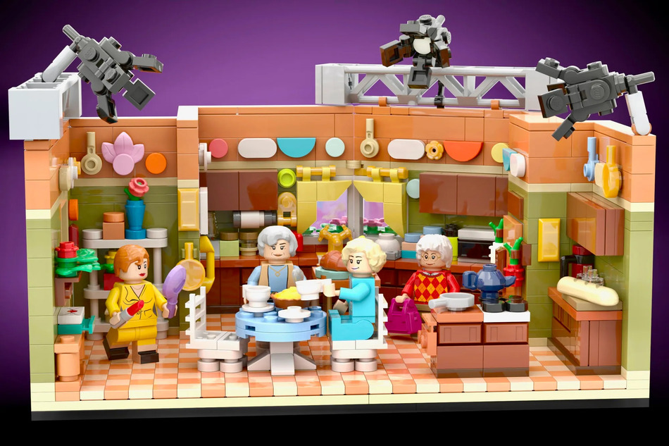 lego-ideas-golden-girls-achieve-10,000-supporters